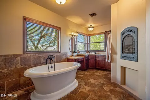 Bath - 2946 N Lodgepole Rd, Overgaard, AZ 85933 photo 5 of 10