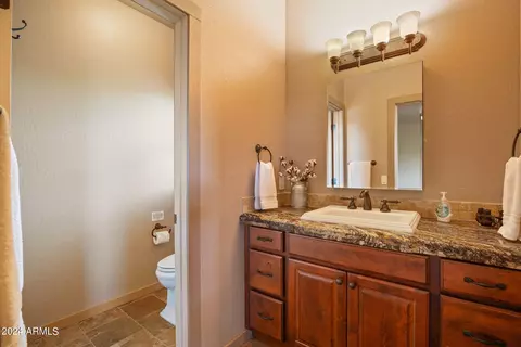 Bath - 2946 N Lodgepole Rd, Overgaard, AZ 85933 photo 9 of 10
