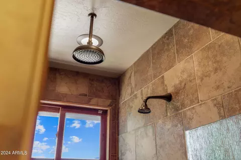 Bath - 2946 N Lodgepole Rd, Overgaard, AZ 85933 photo 8 of 10