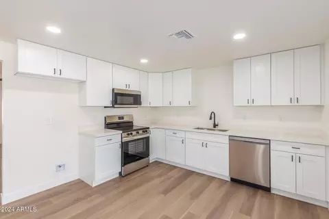 Kitchen - 3609 E Ludlow Dr, Phoenix, AZ 85032 photo 2 of 2