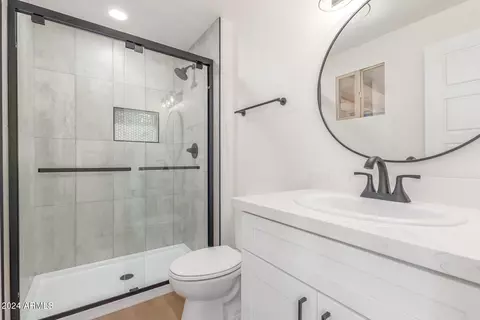 Bath - 3609 E Ludlow Dr, Phoenix, AZ 85032 photo 1 of 2