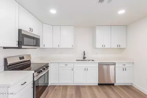 Kitchen - 3609 E Ludlow Dr, Phoenix, AZ 85032 photo 1 of 2