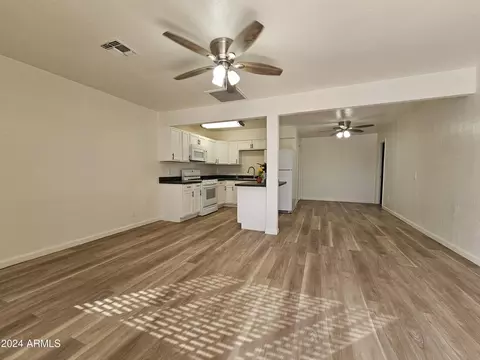 4622 S 21st St, Phoenix, AZ 85040 photo 2