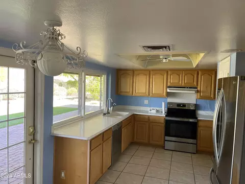 9037 N 28th St, Phoenix, AZ 85028 photo 4