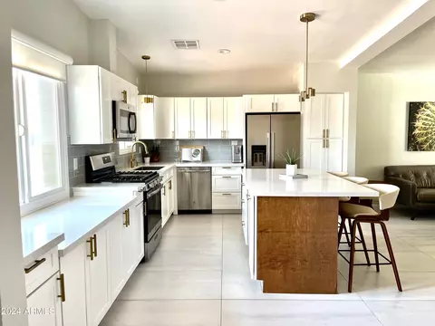 3815 E Shaw Butte Dr, Phoenix, AZ 85028 photo 6