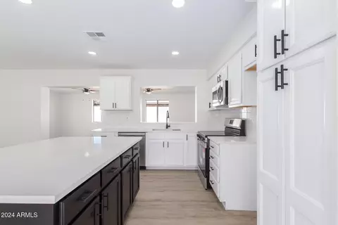 2738 E Windrose Dr, Phoenix, AZ 85032 photo 9
