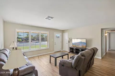 224 E Carter Dr, Tempe, AZ 85282 photo 4