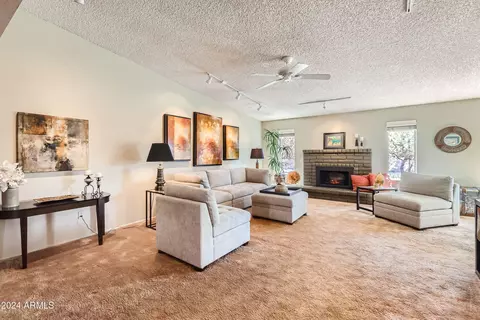233 E Angela Dr, Phoenix, AZ 85022 photo 4