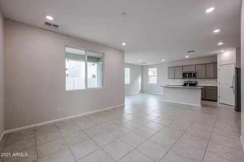 Living - 2646 E Bluff Spring Ave, Apache Junction, AZ 85119 photo 1 of 2