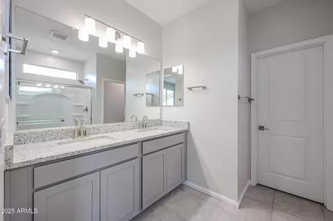 Bath - 2646 E Bluff Spring Ave, Apache Junction, AZ 85119 photo 1 of 4