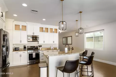 Kitchen - 1004 E Tempe Dr, Tempe, AZ 85281 photo 3 of 10