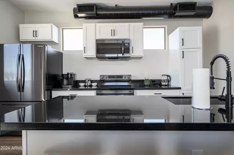 Kitchen - 1004 E Tempe Dr, Tempe, AZ 85281 photo 6 of 10