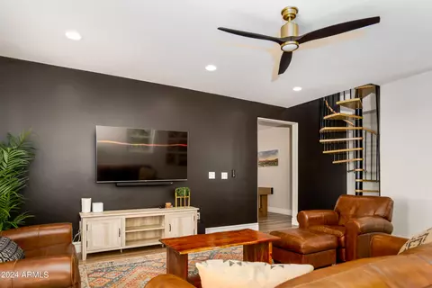 Living - 1004 E Tempe Dr, Tempe, AZ 85281 photo 3 of 3