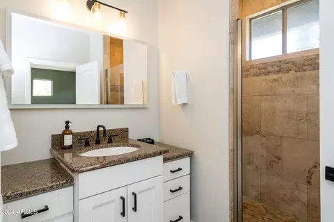 Bath - 1004 E Tempe Dr, Tempe, AZ 85281 photo 3 of 5