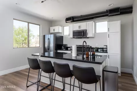 Kitchen - 1004 E Tempe Dr, Tempe, AZ 85281 photo 8 of 10