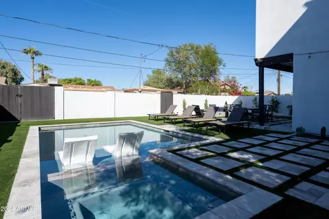Exterior - 1004 E Tempe Dr, Tempe, AZ 85281 photo 3 of 8