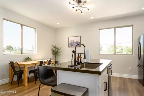 Kitchen - 1004 E Tempe Dr, Tempe, AZ 85281 photo 9 of 10
