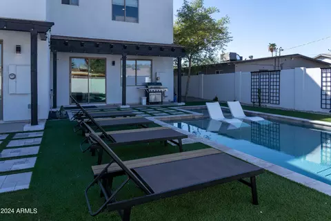 Exterior - 1004 E Tempe Dr, Tempe, AZ 85281 photo 2 of 8