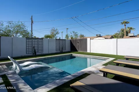 Exterior - 1004 E Tempe Dr, Tempe, AZ 85281 photo 4 of 8
