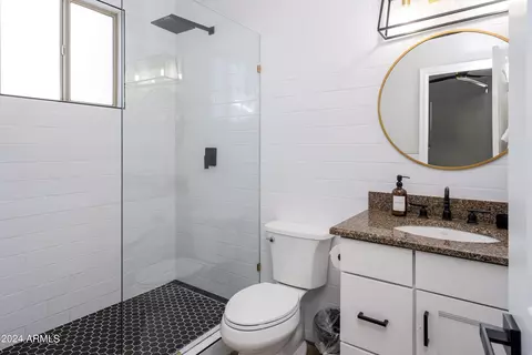 Bath - 1004 E Tempe Dr, Tempe, AZ 85281 photo 2 of 5
