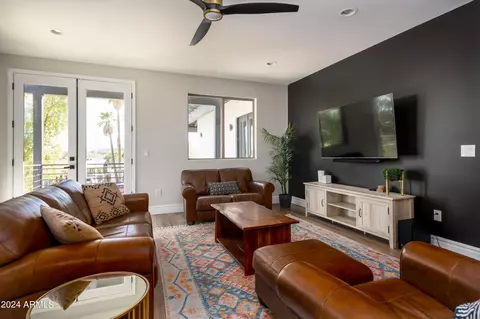Living - 1004 E Tempe Dr, Tempe, AZ 85281 photo 1 of 3