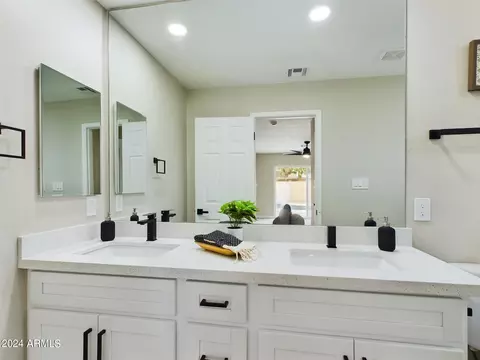 3924 W Augusta Ave, Phoenix, AZ 85051 photo 11