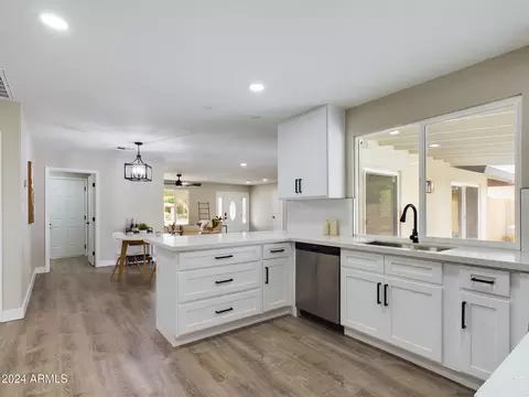 3924 W Augusta Ave, Phoenix, AZ 85051 photo 8