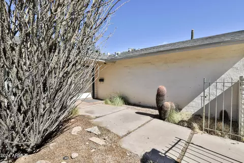 2822 E North Ln, Phoenix, AZ 85028 photo 4