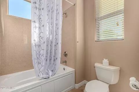 Bath - 2968 E Latham Way, Gilbert, AZ 85297 photo 8 of 9