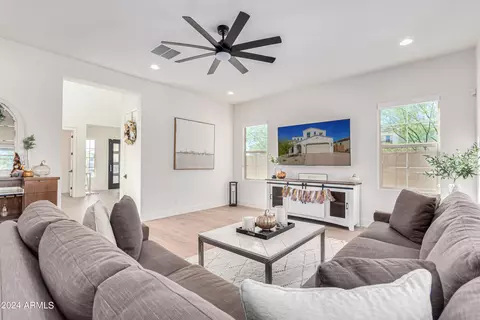 3402 E Crest Ln, Phoenix, AZ 85050 photo 10