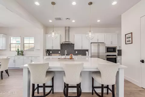 3402 E Crest Ln, Phoenix, AZ 85050 photo 13
