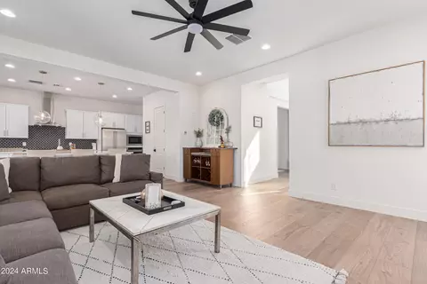 3402 E Crest Ln, Phoenix, AZ 85050 photo 8