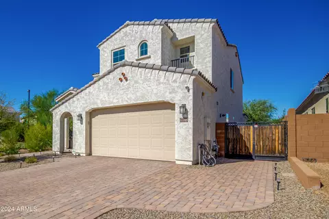 3402 E Crest Ln, Phoenix, AZ 85050 photo 2