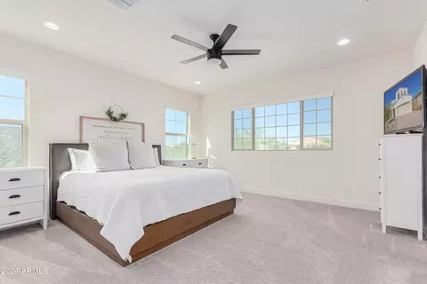 3402 E Crest Ln, Phoenix, AZ 85050 photo 22