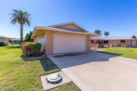 10333 W Kingswood Cir, Sun City, AZ 85351