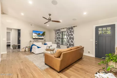 3410 N 45th Pl, Phoenix, AZ 85018 photo 7