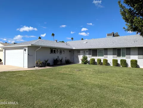 10410 W Prairie Hills Cir, Sun City, AZ 85351