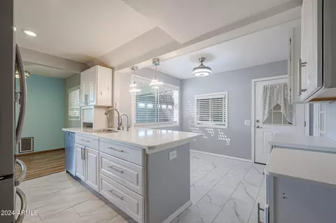 9802 W Redwood Dr, Sun City, AZ 85351