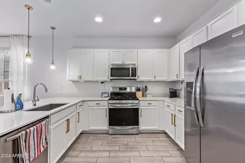Kitchen - 4078 E Catclaw St, Gilbert, AZ 85296 photo 2 of 3