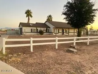 10692 E American Pride Dr, San Tan Valley, AZ 85143