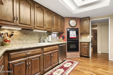 24 E Wagon Wheel Dr E, Phoenix, AZ 85020 photo 11