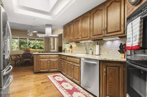 24 E Wagon Wheel Dr E, Phoenix, AZ 85020 photo 12