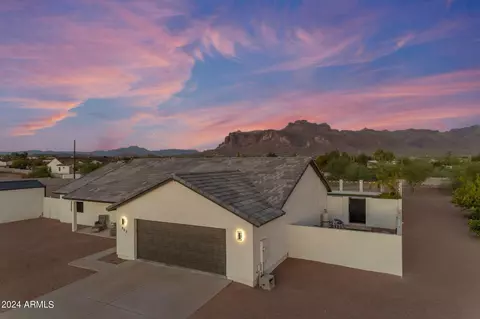 Exterior - 863 S Stagecoach Rd, Apache Junction, AZ 85119 photo 2 of 24
