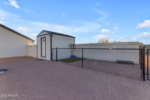 Exterior - 863 S Stagecoach Rd, Apache Junction, AZ 85119 photo 18 of 24