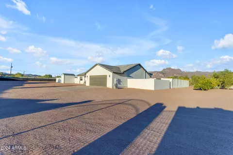 Exterior - 863 S Stagecoach Rd, Apache Junction, AZ 85119 photo 8 of 24