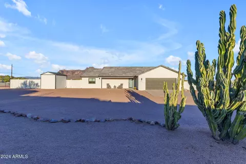 Exterior - 863 S Stagecoach Rd, Apache Junction, AZ 85119 photo 9 of 24