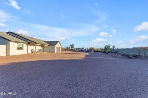 Exterior - 863 S Stagecoach Rd, Apache Junction, AZ 85119 photo 10 of 24