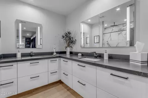 Bath - 863 S Stagecoach Rd, Apache Junction, AZ 85119 photo 1 of 6
