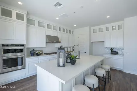 10059 E Thunderbolt Ave, Mesa, AZ 85212 photo 5