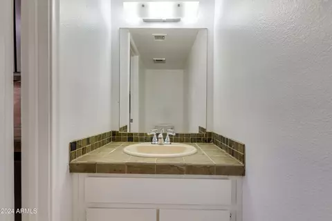 Bath - 1205 E Townley Ave, Phoenix, AZ 85020 photo 2 of 3